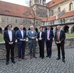 Landräte aus Sachsen, Sachsen-Anhalt und Thüringen beraten in Naumburg zur Finanzlage der Landkreise und fordern strukturelle Entlastungen.