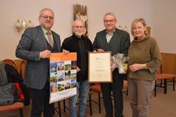 Maik Wittke, Leiter der Kommunalaufsicht des Burgenlandkreises, Horst Schubert, Landrat Götz Ulrich und Kerstin Beckmann, Verbandsgemeindebürgermeisterin Wethautal (v.l.)