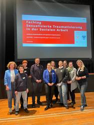 gruppenbild referentinnen+veranstalter img 20260422 wa0003