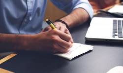 startupstockphotos man 593333 © StartupStockPhotos auf Pixabay