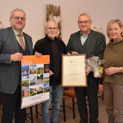 Maik Wittke, Leiter der Kommunalaufsicht des Burgenlandkreises, Horst Schubert, Landrat Götz Ulrich und Kerstin Beckmann, Verbandsgemeindebürgermeisterin Wethautal (v.l.)