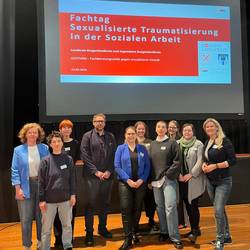 gruppenbild referentinnen+veranstalter img 20260422 wa0003