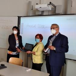 2021 05 28 Übergabe Digitale Endgeräte