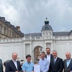 Fördermittelübergabe © Pressestelle Burgenlandkreis Fördermittelübergabe Minister Reiner Haseloff