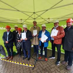 Übergabe Fördermittelbescheid © Stabsstelle Strukturwandel 81d32b9b bc71 4095 8b92 6289d9e0f7c9
