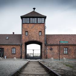 auschwitz 3485116 1280 © Bild von Carl S auf Pixabay
