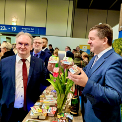 Besuch des Ministerpräsidenten bei „Leckermäulchen“ © Pressestelle Burgenlandkreis