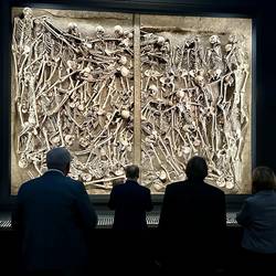 Museum "Lützen 1632" © Pressestelle Burgenlandkreis Das neue Museum wurde am 30. Oktober 2024 eröffnet und zeigt unter anderem ein Massengrab.