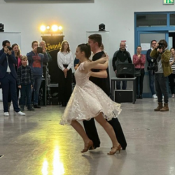 Der TSC Weißenfels tanzt „Time of my Life“ beim diesjährigen Ehrenamtstag © Pressestelle Burgenlandkreis save the