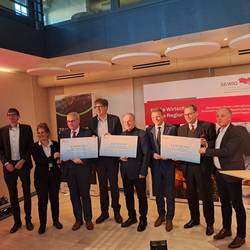 SEWIG Fördermittel © Pressestelle Burgenlandkreis Fördermittelübergabe bei der SEWIG