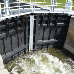 Die Unstrut-Schleuse Wendelstein wurde mit neuen Schleusentoren ausgestattet.