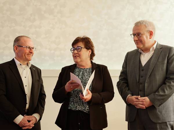 Fördermittel Elsteraue © SEWIG Bürgermeister Mark Fischer, Ministerin Petra Grimm-Benne und Landrat Götz Ulrich (v.l.)