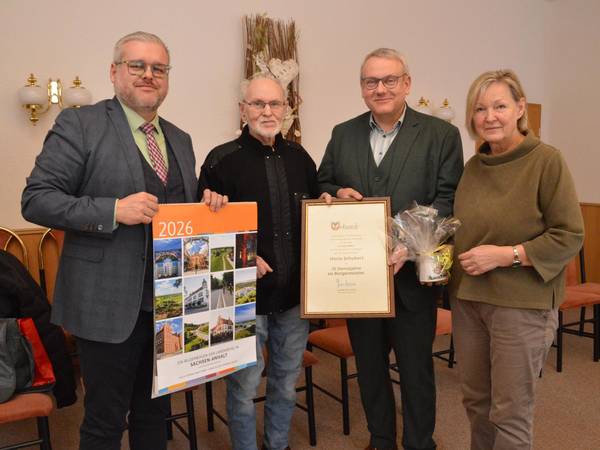 Maik Wittke, Leiter der Kommunalaufsicht des Burgenlandkreises, Horst Schubert, Landrat Götz Ulrich und Kerstin Beckmann, Verbandsgemeindebürgermeisterin Wethautal (v.l.)