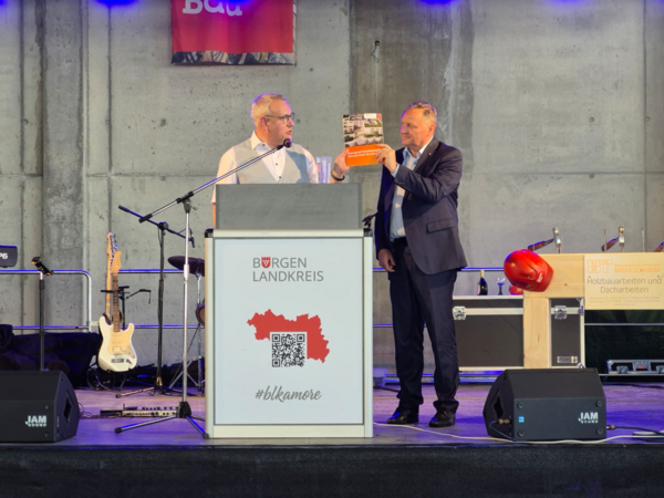 Landrat Götz Ulrich (links) und Jürgen Böhm, Bildungsstaatssekretär des Landes Sachsen-Anhalt