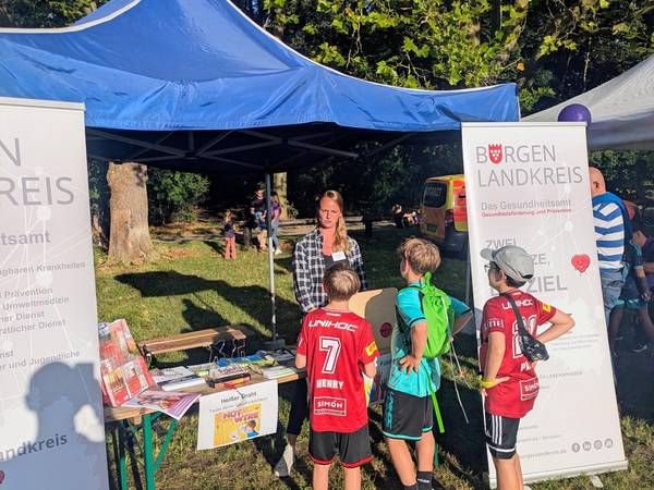 aktionstand lauf gegen gewalt © Burgenlandkreis