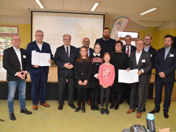 Fördermittelübergabe © Pressestelle Burgenlandkreis Fördermittelübergabe in der Grundschule Hohenmölsen